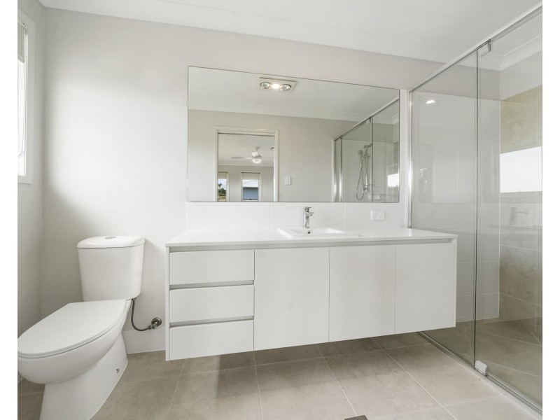 4 Clara May Street, Cotswold Hills QLD 4350