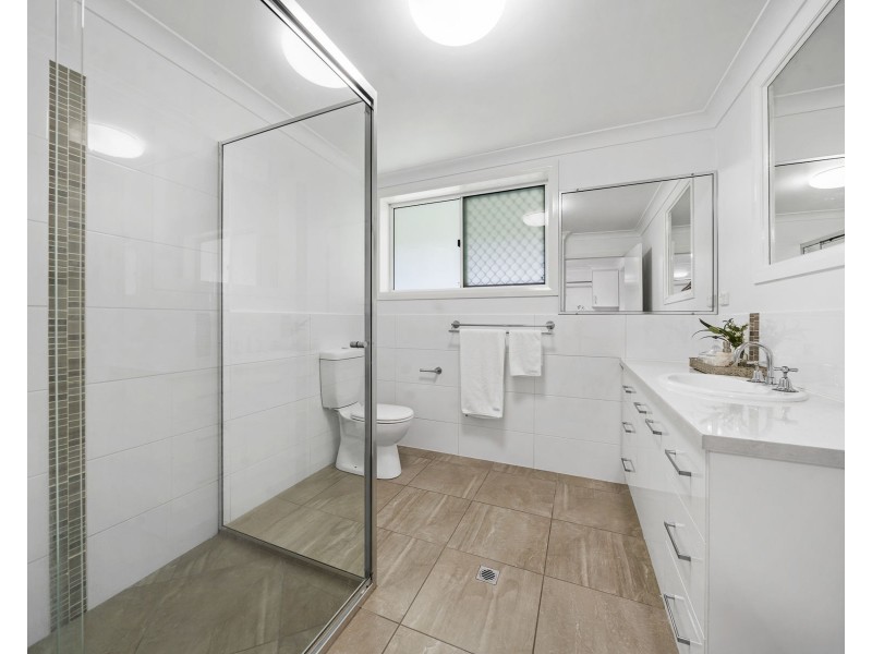 22b Jellicoe Street, Mount Lofty QLD 4350
