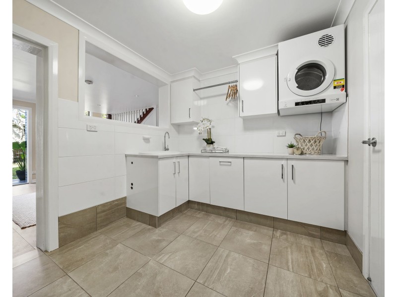 22b Jellicoe Street, Mount Lofty QLD 4350