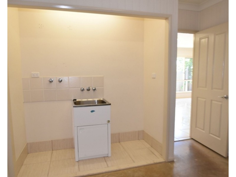 2/180A Jellicoe Street, Newtown QLD 4350
