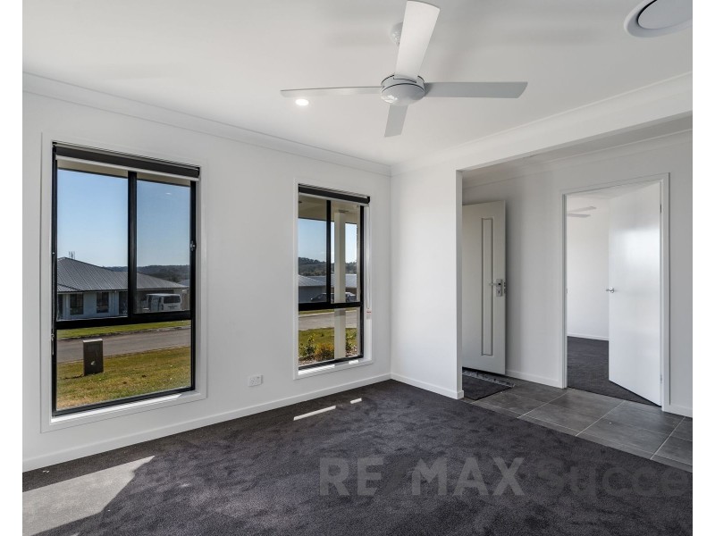 19 Vanessa Crescent, Cotswold Hills QLD 4350