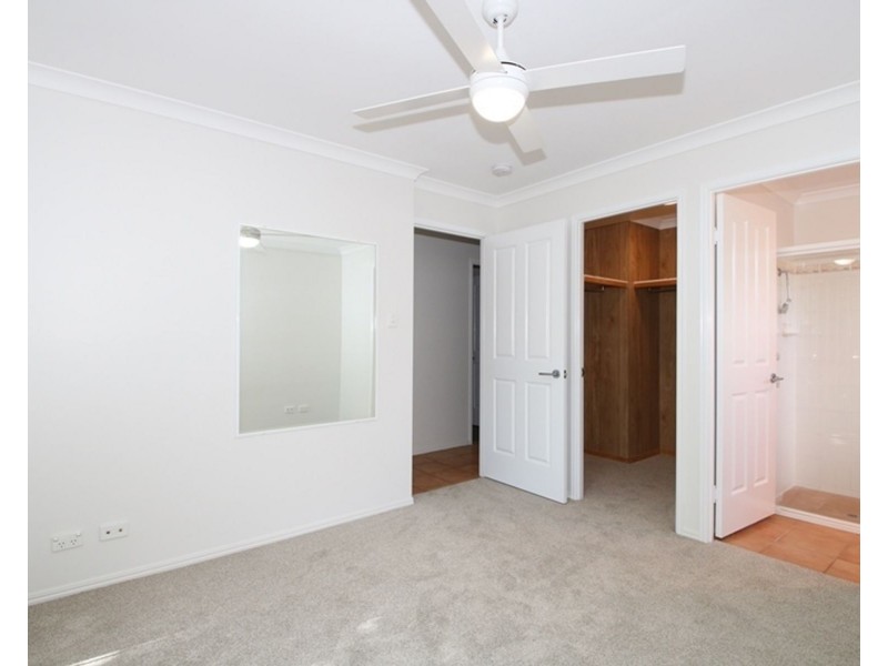 2/380 West Street, Kearneys Spring QLD 4350