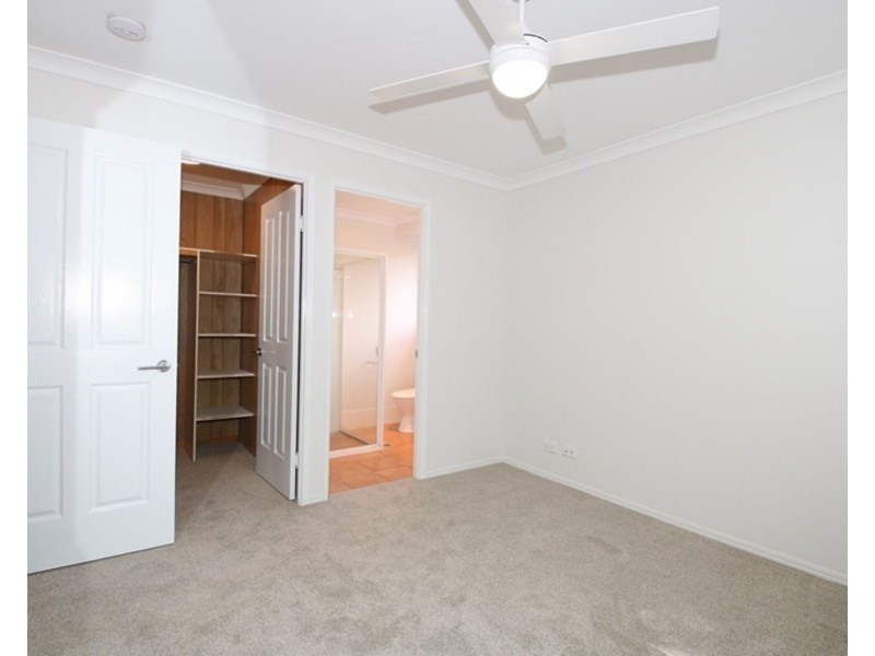 2/380 West Street, Kearneys Spring QLD 4350