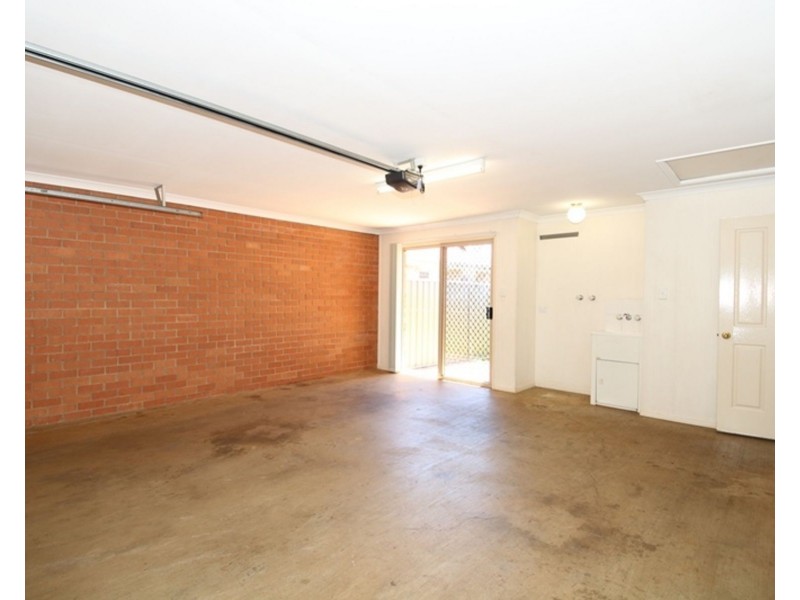 2/380 West Street, Kearneys Spring QLD 4350