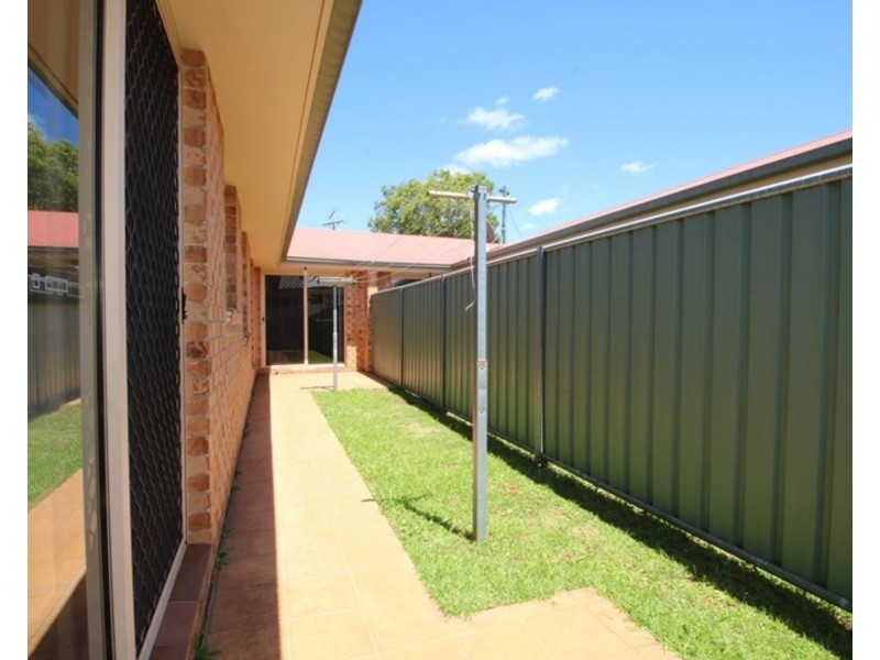 2/380 West Street, Kearneys Spring QLD 4350