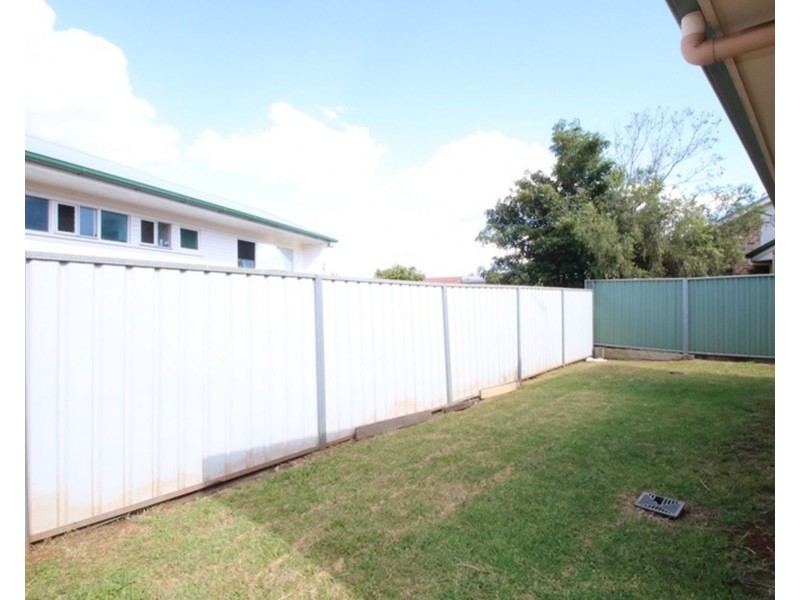 2/380 West Street, Kearneys Spring QLD 4350