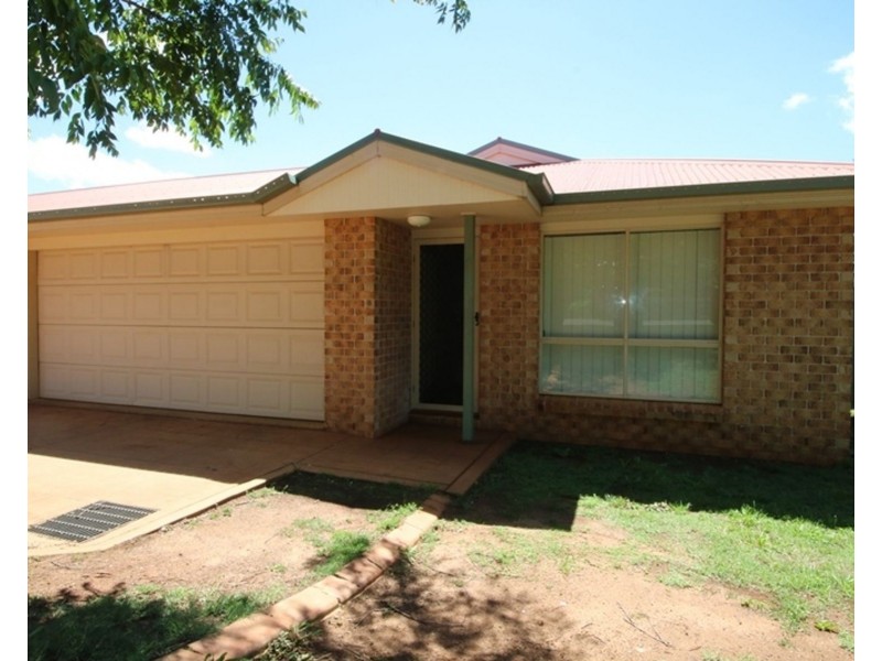2/380 West Street, Kearneys Spring QLD 4350