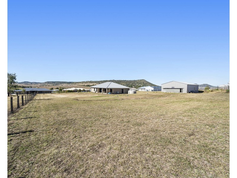 7 Nuffield Street, Kingsthorpe QLD 4400