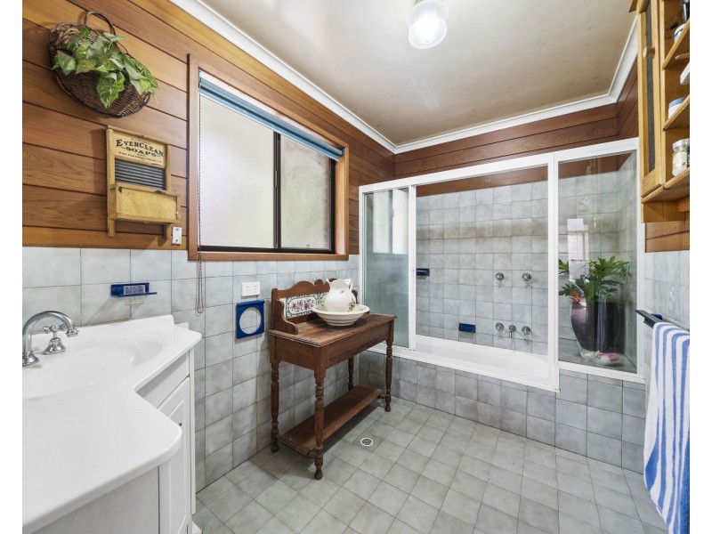 4 Glen Court, Glenvale QLD 4350