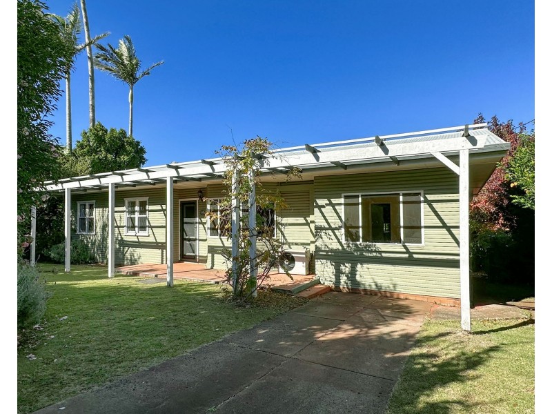54b North Street, Mount Lofty QLD 4350