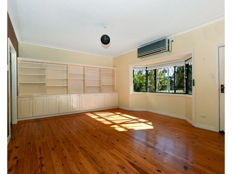 54b North Street, Mount Lofty QLD 4350