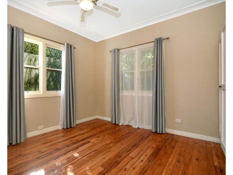 54b North Street, Mount Lofty QLD 4350