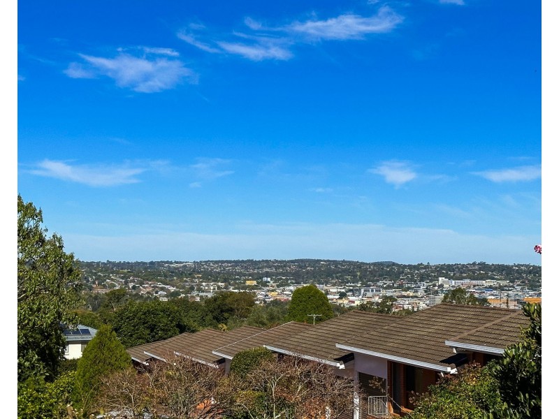 54b North Street, Mount Lofty QLD 4350