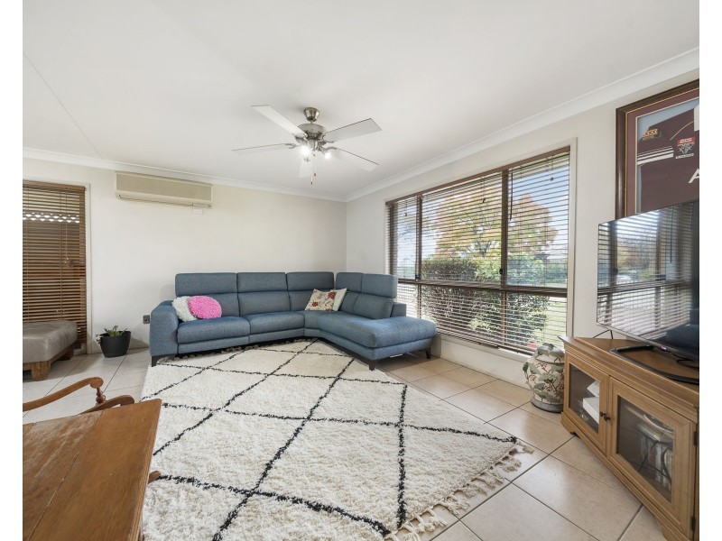 8 Silver Gum Court, Glenvale QLD 4350