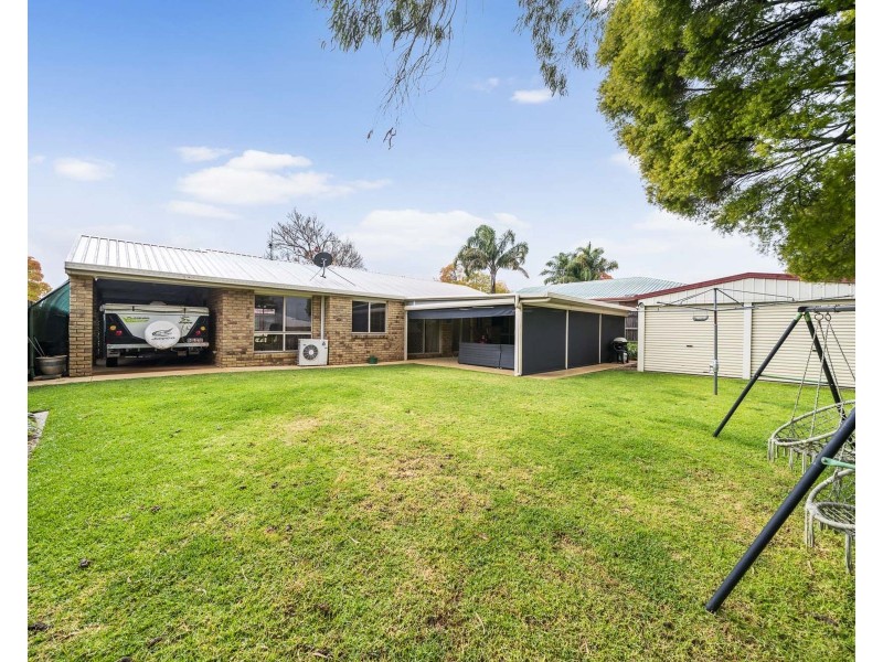 8 Silver Gum Court, Glenvale QLD 4350