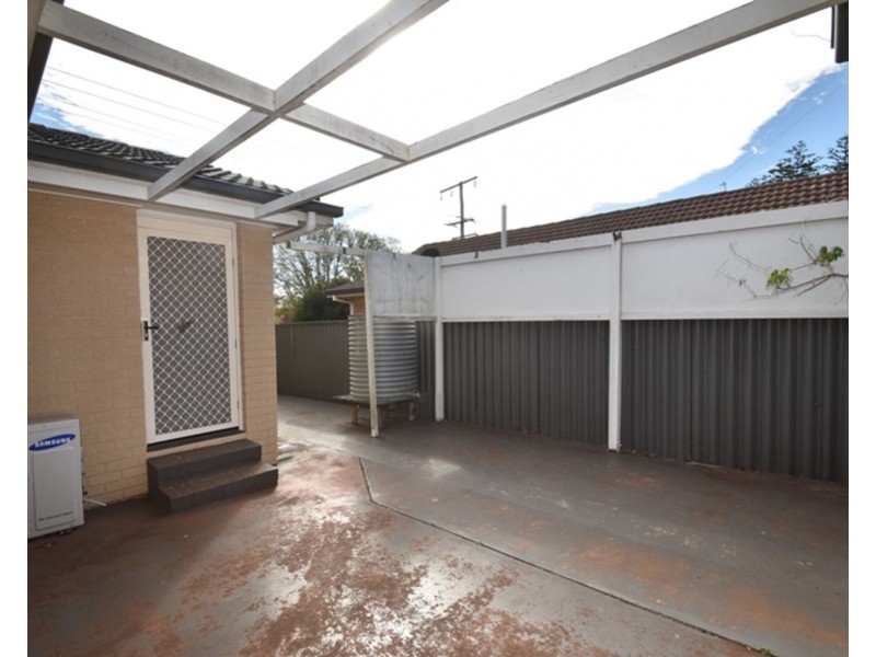1/70 Hursley Road, Newtown QLD 4350