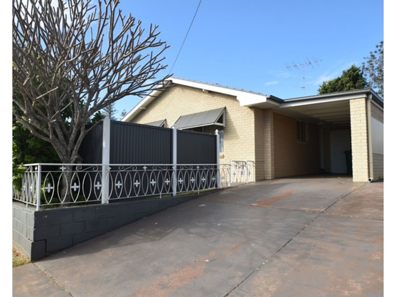 1/70 Hursley Road, Newtown QLD 4350