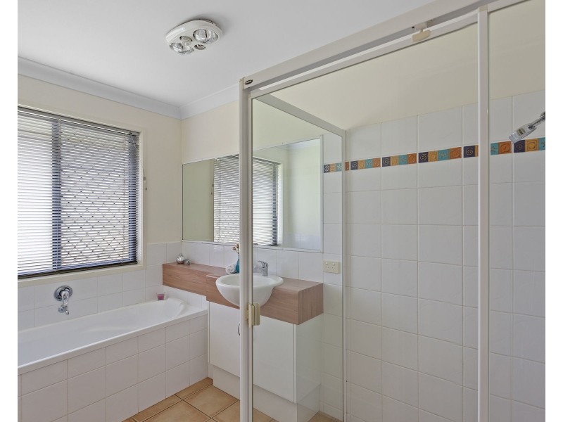 11 Scullin Street, Middle Ridge QLD 4350