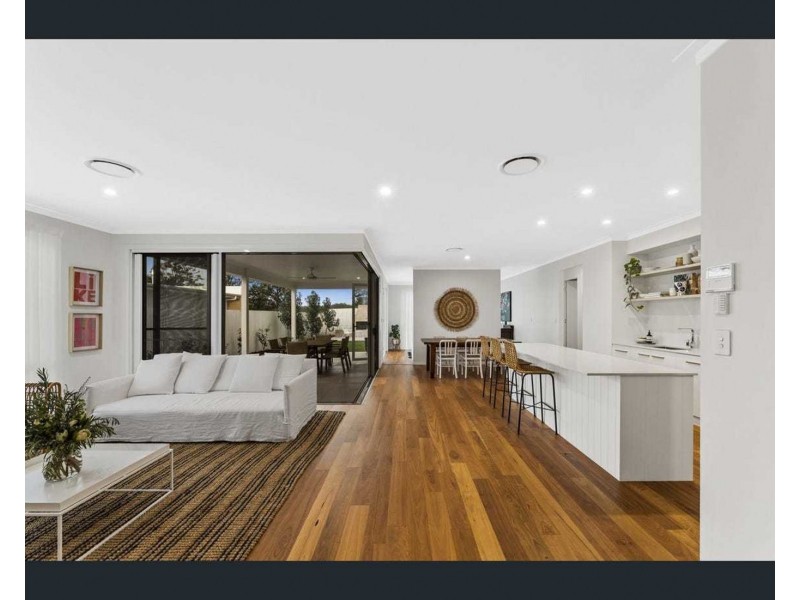 6 Moncrieff Close, Middle Ridge QLD 4350
