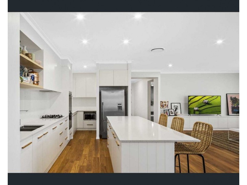 6 Moncrieff Close, Middle Ridge QLD 4350