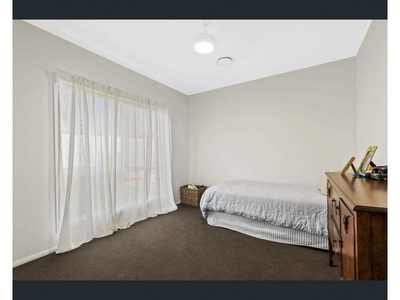 6 Moncrieff Close, Middle Ridge QLD 4350