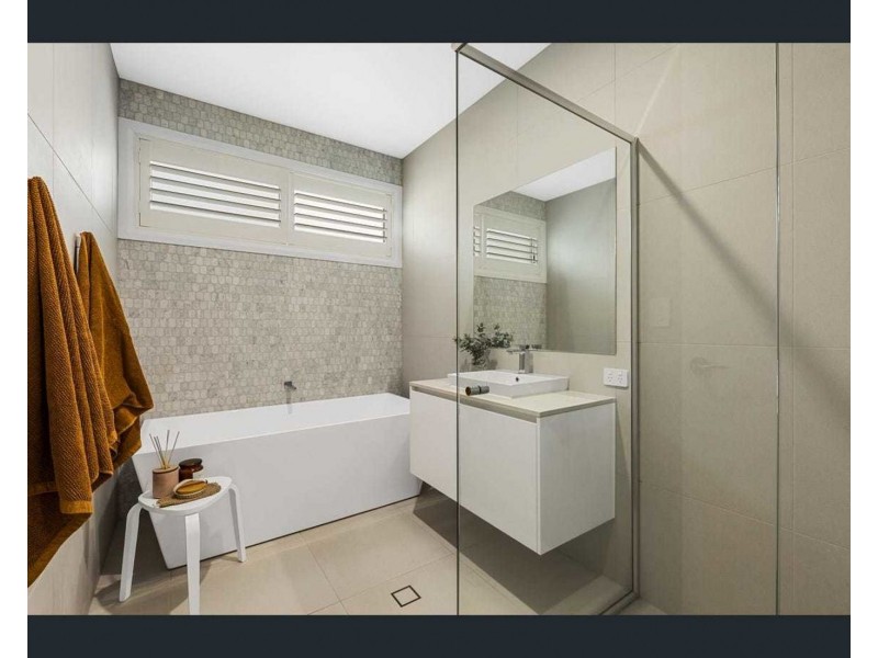 6 Moncrieff Close, Middle Ridge QLD 4350