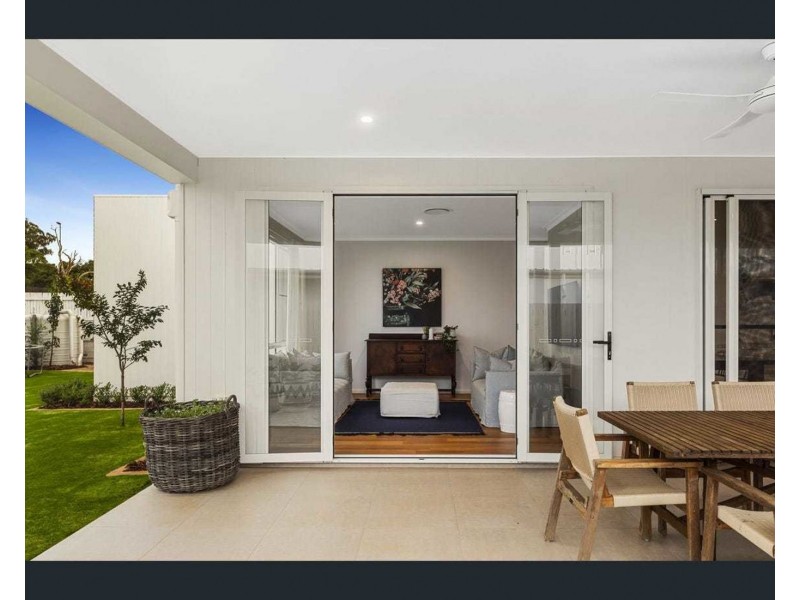 6 Moncrieff Close, Middle Ridge QLD 4350