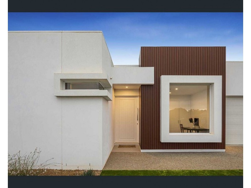 6 Moncrieff Close, Middle Ridge QLD 4350