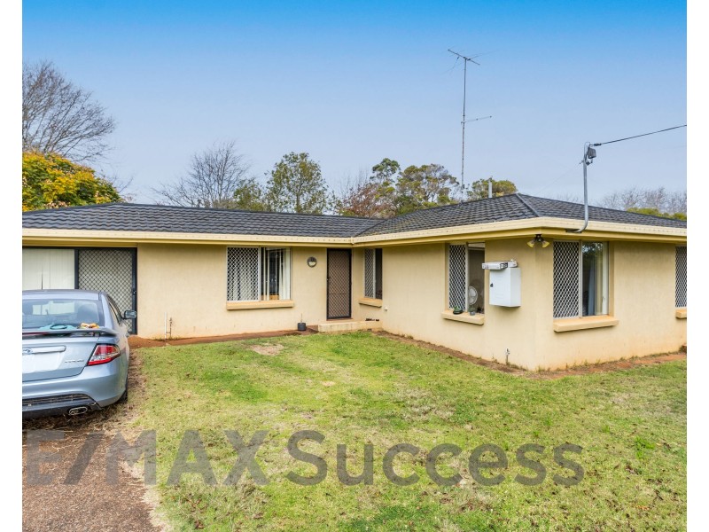 34 Lotus Crescent, Centenary Heights QLD 4350