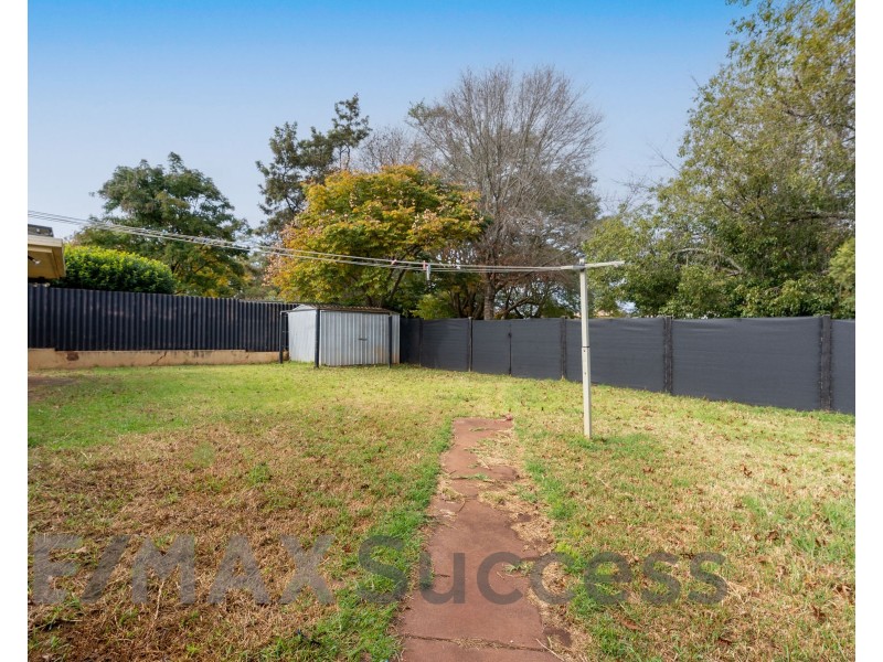 34 Lotus Crescent, Centenary Heights QLD 4350