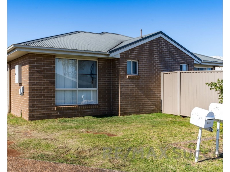 1/10 Northpoint Avenue, Harlaxton QLD 4350