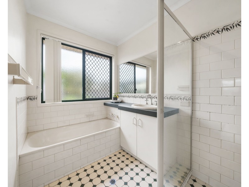 12 Lachlan Court, Westbrook QLD 4350