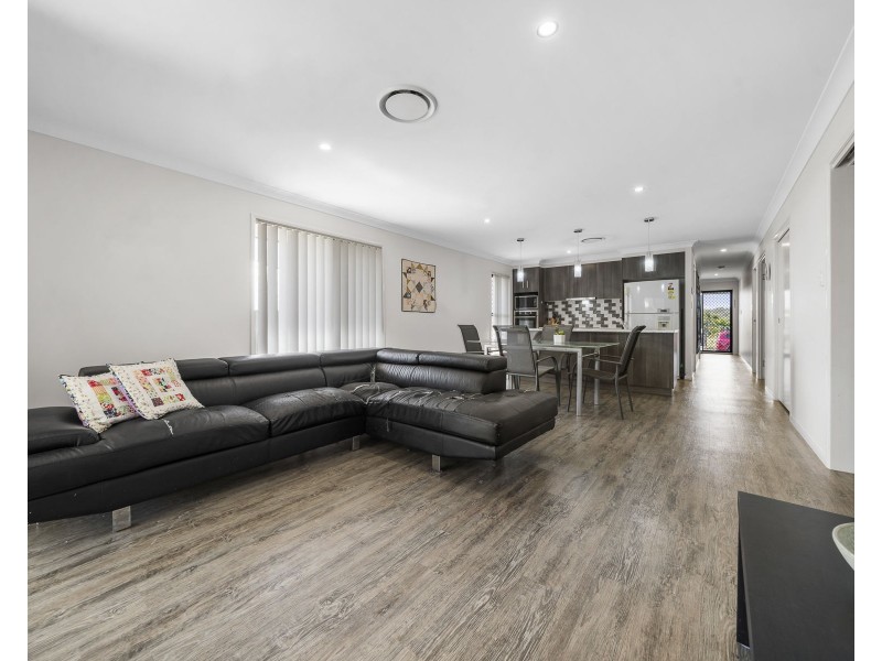 4 Eden Street, Cotswold Hills QLD 4350