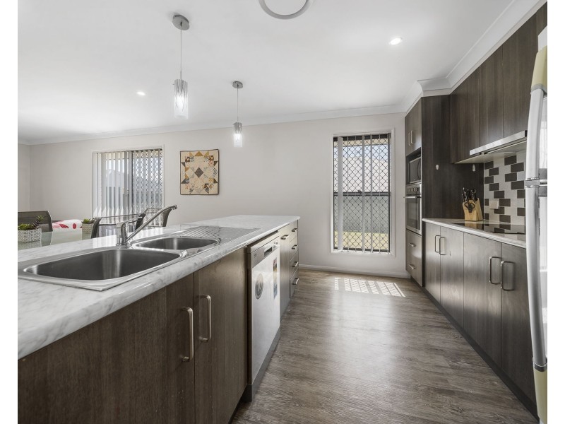 4 Eden Street, Cotswold Hills QLD 4350