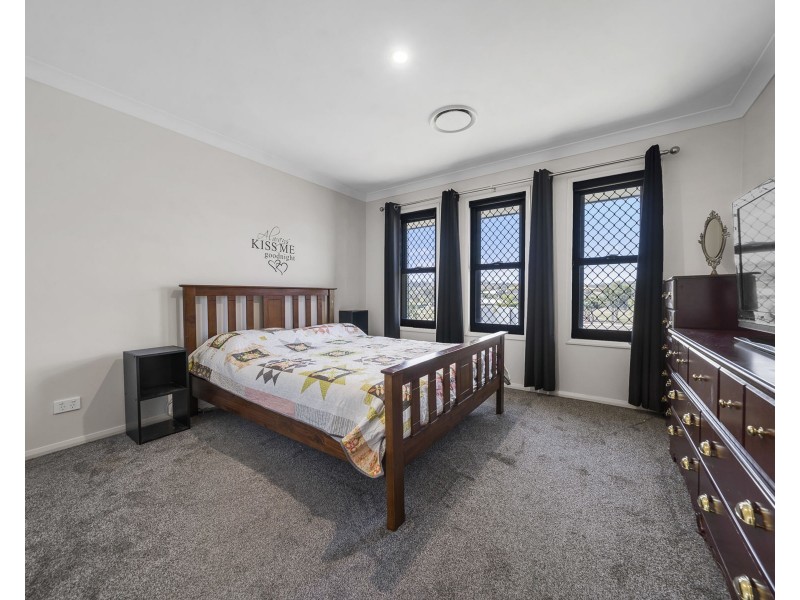 4 Eden Street, Cotswold Hills QLD 4350