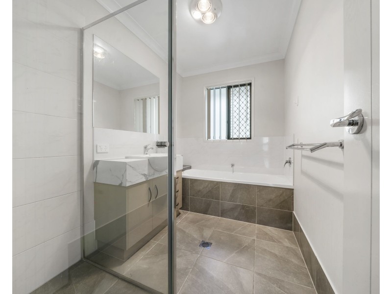 4 Eden Street, Cotswold Hills QLD 4350