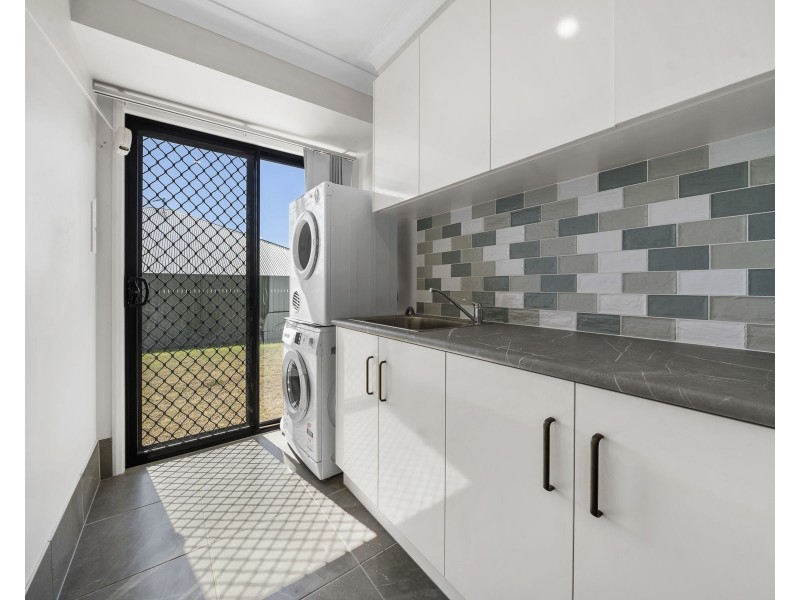 4 Eden Street, Cotswold Hills QLD 4350