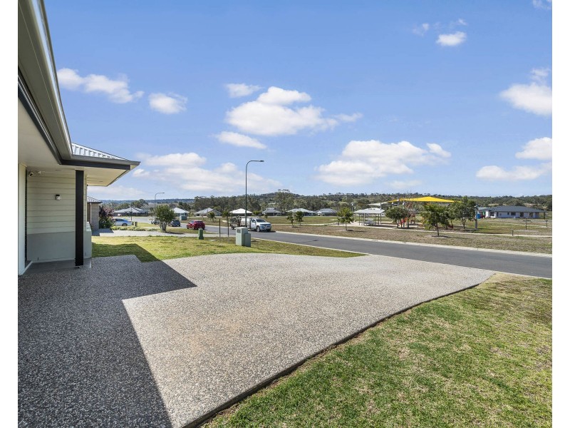 4 Eden Street, Cotswold Hills QLD 4350