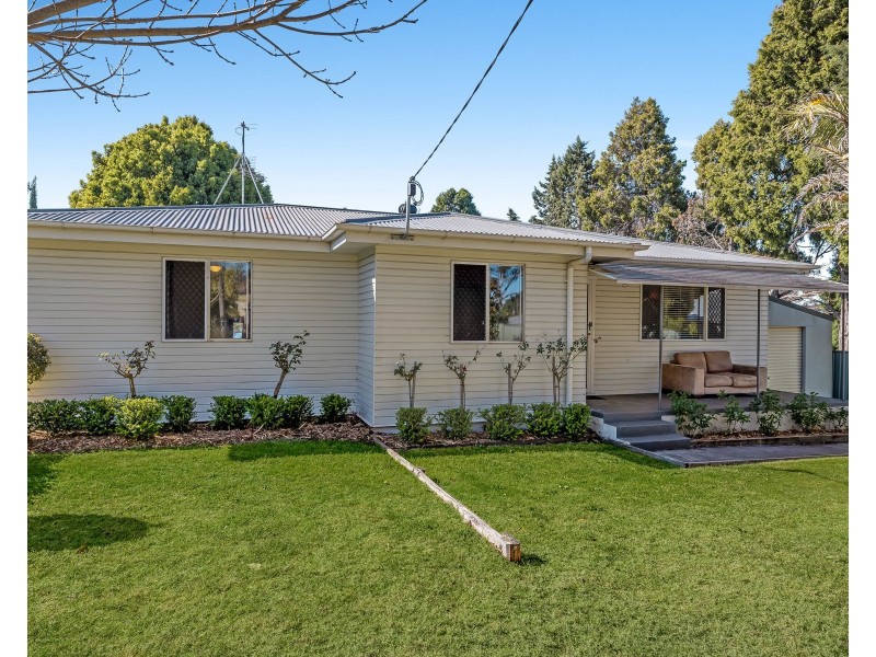 11 Dalgleish Street, South Toowoomba QLD 4350