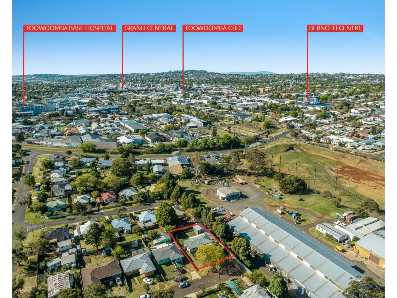 11 Dalgleish Street, South Toowoomba QLD 4350