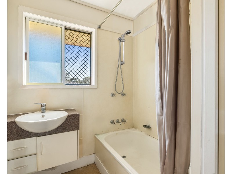 7 Kenora Court, Rockville QLD 4350