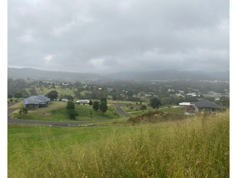 9 Skyline Drive, Withcott QLD 4352