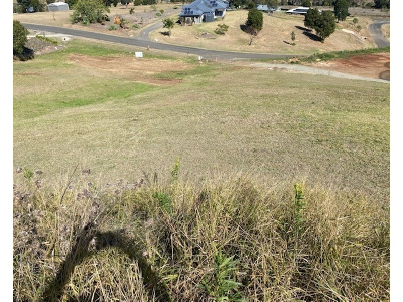 9 Skyline Drive, Withcott QLD 4352
