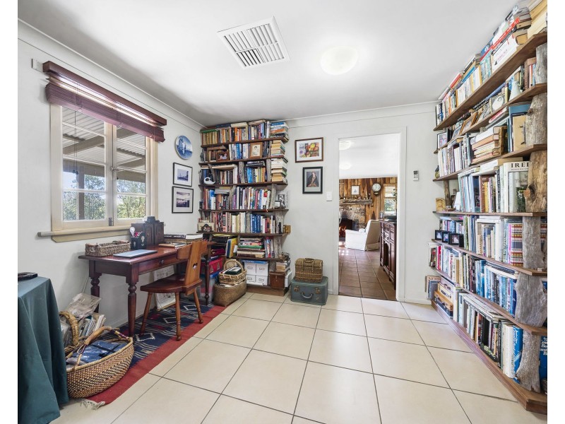 98 Mervyn Road, Geham QLD 4352