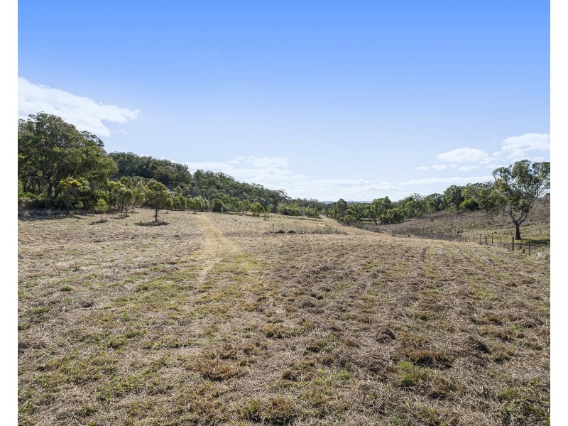 98 Mervyn Road, Geham QLD 4352