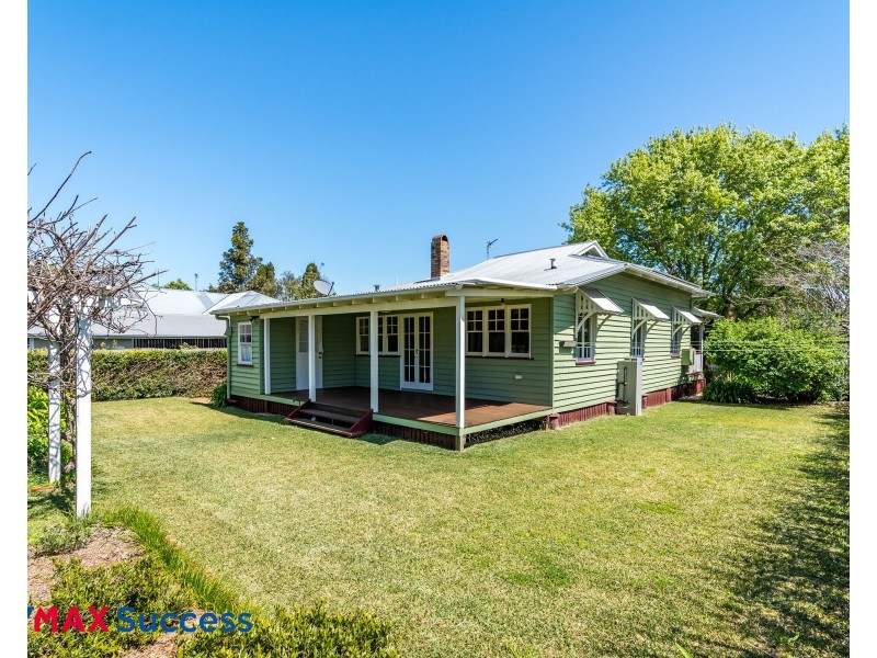 4 Lydwin Crescent, East Toowoomba QLD 4350