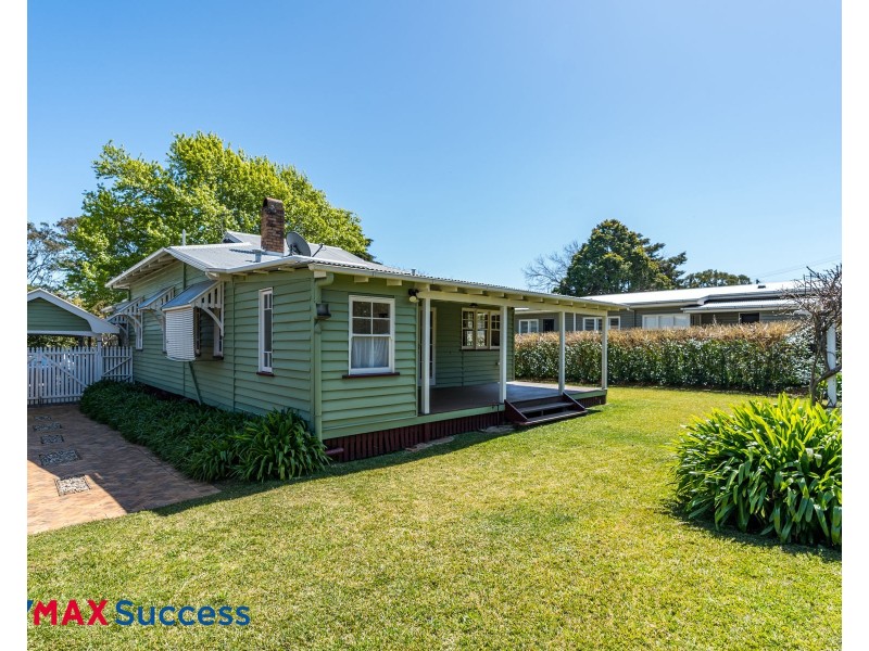 4 Lydwin Crescent, East Toowoomba QLD 4350