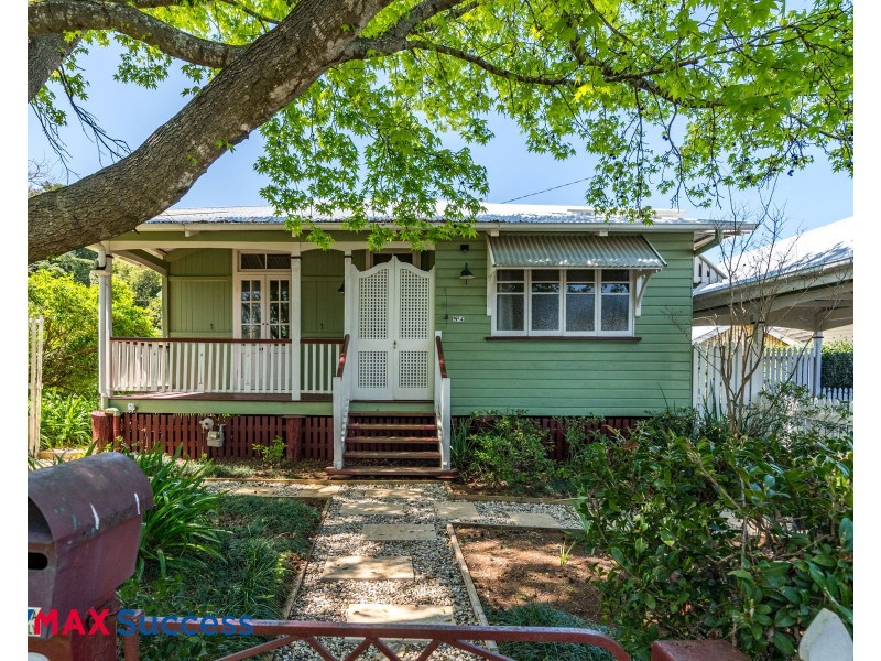 4 Lydwin Crescent, East Toowoomba QLD 4350