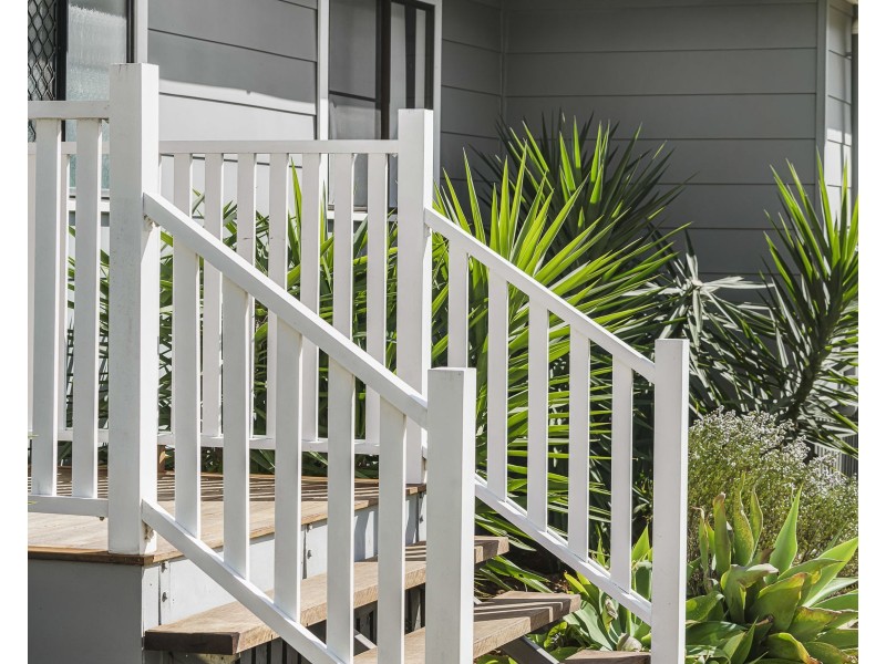 9 Dale Street, Crows Nest QLD 4355