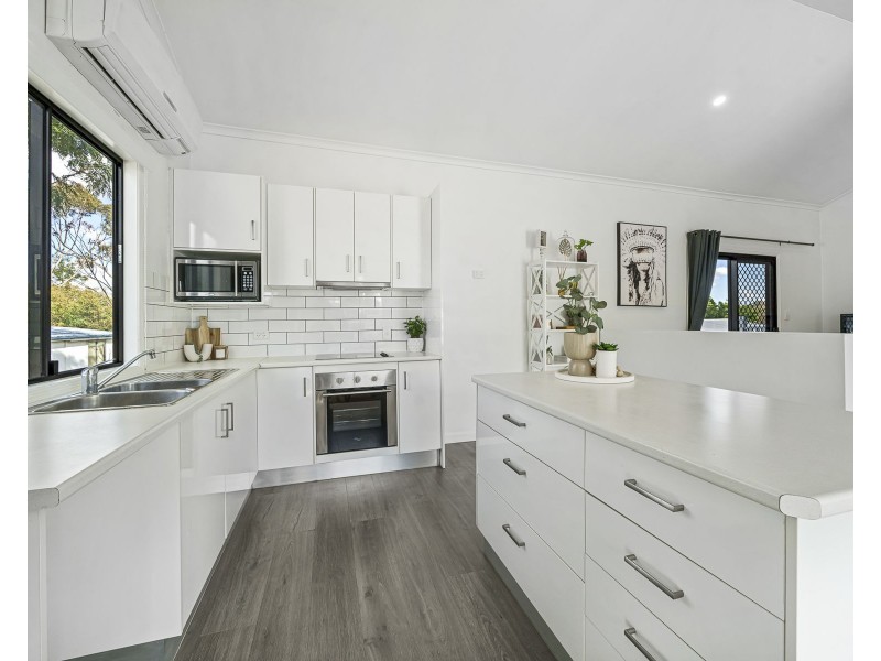 9 Dale Street, Crows Nest QLD 4355